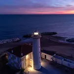 Spacious Seaside Flat For 7 Guests - Beahost